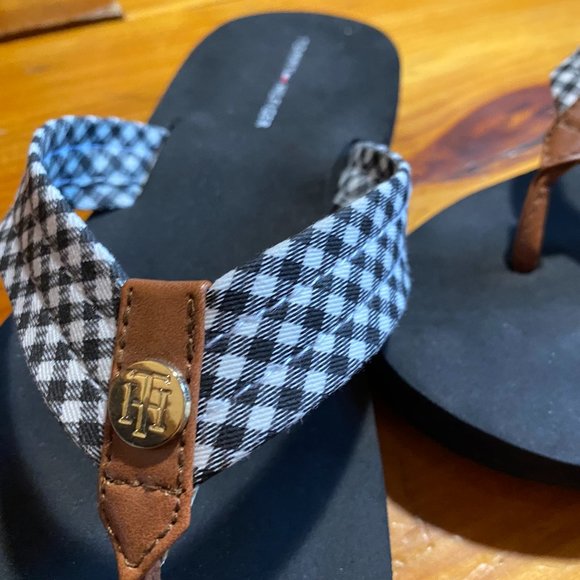 Tommy Hilfiger plaid flip flops Size 9/9.5 - Picture 3 of 5